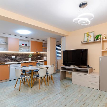 Mirela Guest Apartment เวลีคอเทอร์โนโว ภายนอก รูปภาพ