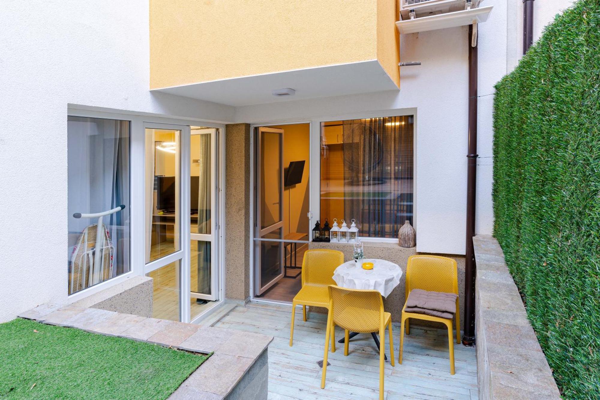 Mirela Guest Apartment เวลีคอเทอร์โนโว ภายนอก รูปภาพ